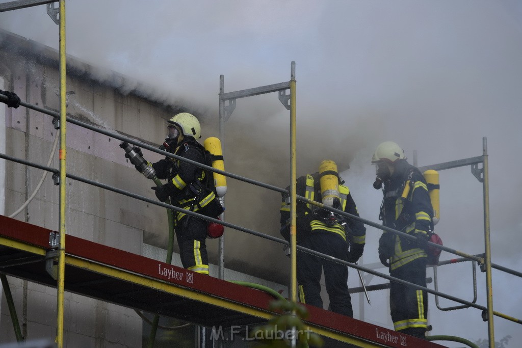 Dachstuhlbrand Koeln Poll Geislarerstr P343.JPG - Miklos Laubert